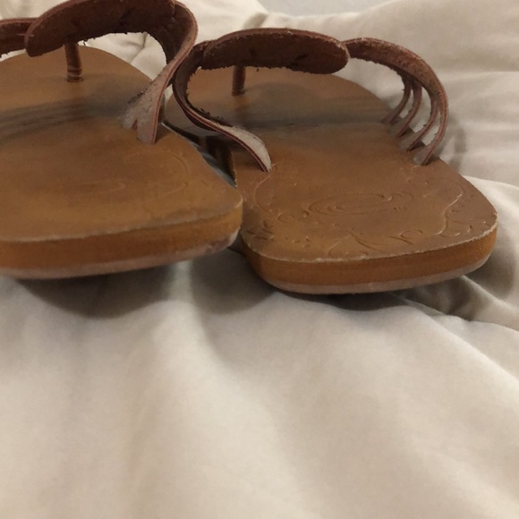 Super cute! Size 8 Tan Cobian Belize Flip Flops In GUC - Picture 4 of 5